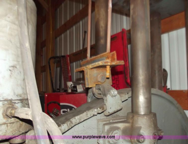 image for item B6196 300 ton hydraulic hole punch press