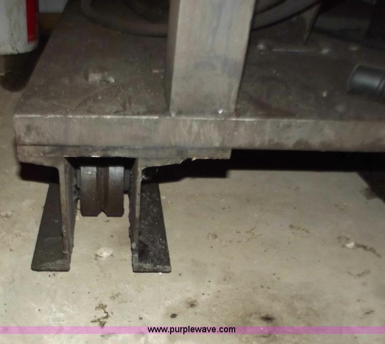 image for item B6196 300 ton hydraulic hole punch press