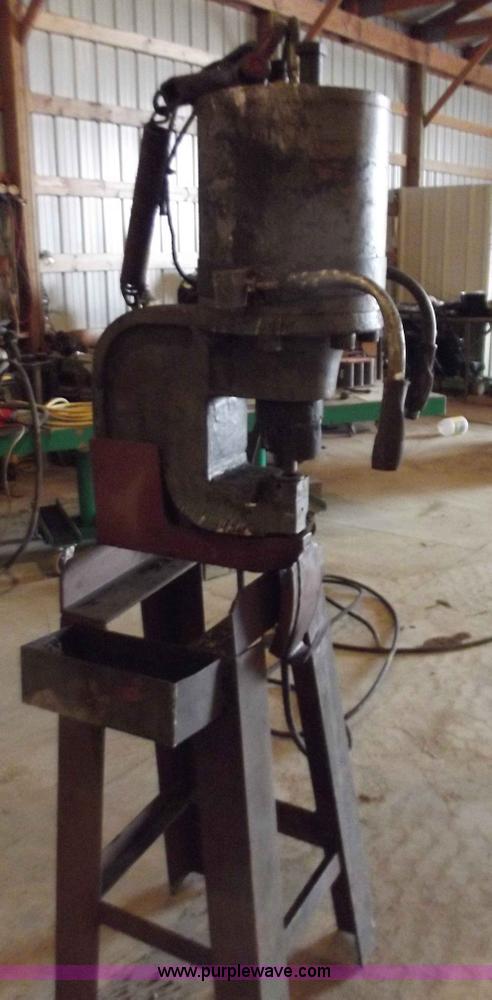 image for item B6207 200 ton press and hydraulic pump system