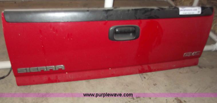 image for item B6211 2004 GMC Sierra truck tail gate