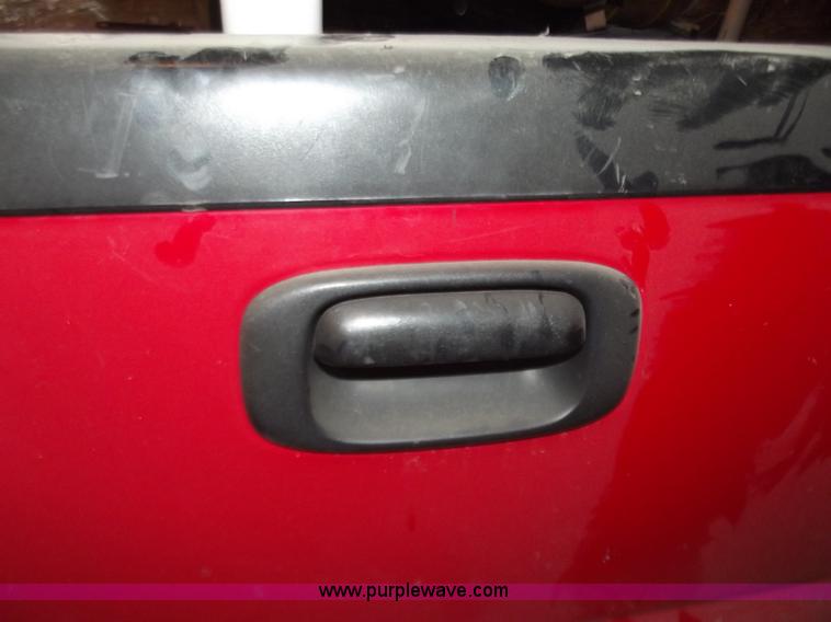 image for item B6211 2004 GMC Sierra truck tail gate