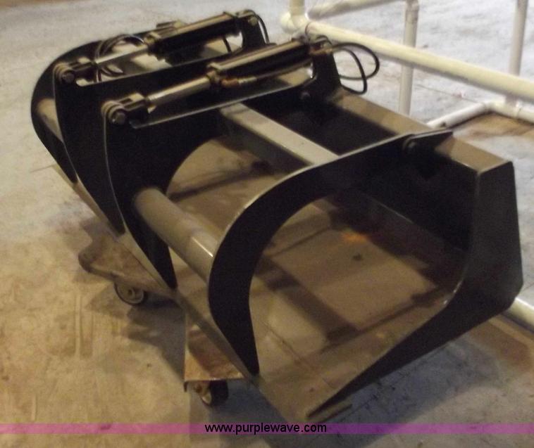image for item B6212 Fabtech 66" grapple bucket skid steer attachemnt