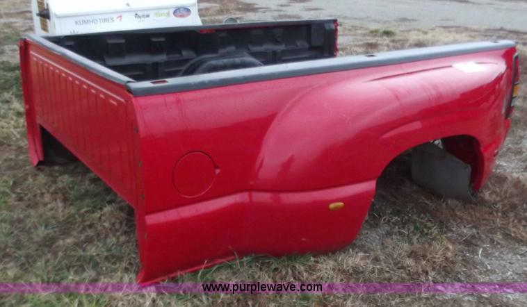 image for item B6220 2004 GMC series 1 ton truck bed
