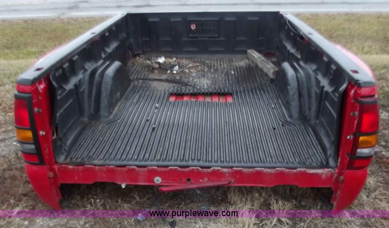 image for item B6220 2004 GMC series 1 ton truck bed