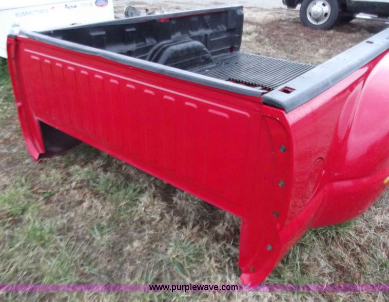 image for item B6220 2004 GMC series 1 ton truck bed