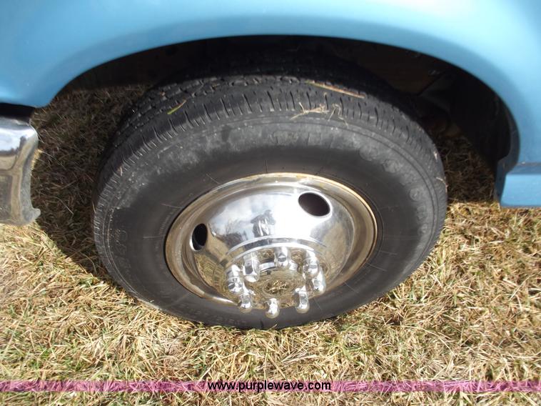 image for item B6258 1997 Ford F350 XL pickup truck