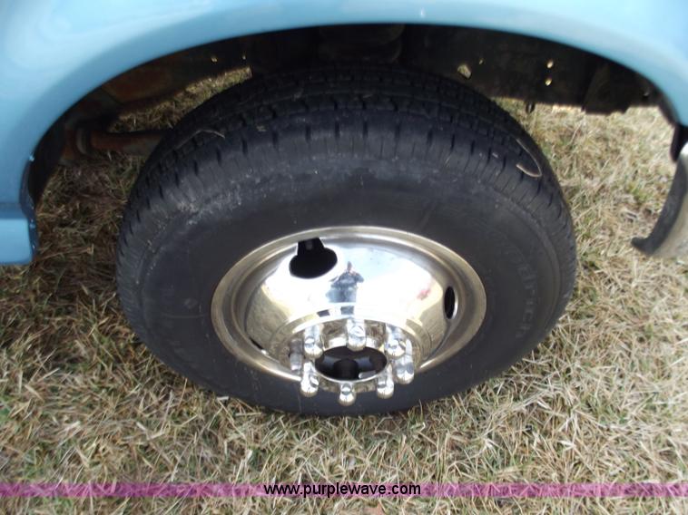 image for item B6258 1997 Ford F350 XL pickup truck