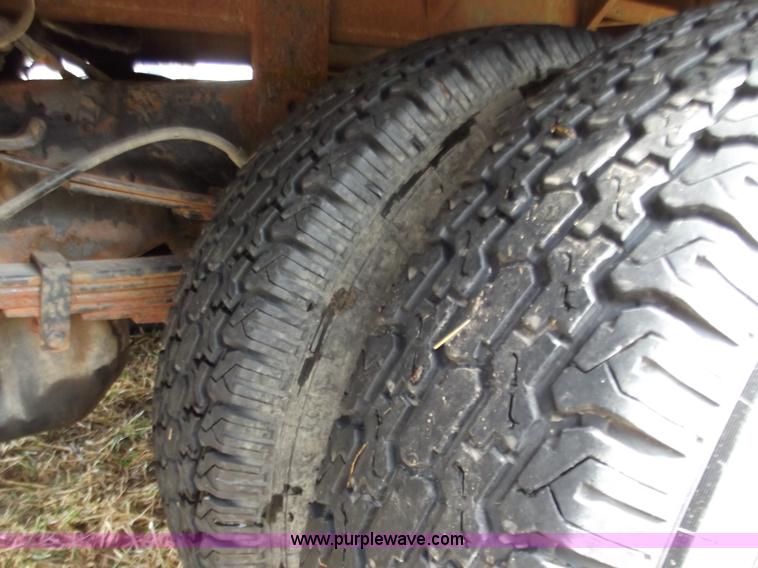 image for item B6258 1997 Ford F350 XL pickup truck