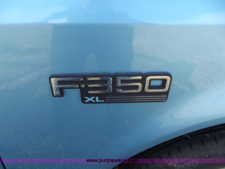image for item B6258 1997 Ford F350 XL pickup truck
