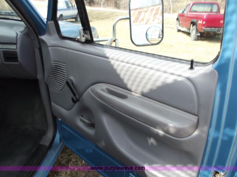 image for item B6258 1997 Ford F350 XL pickup truck