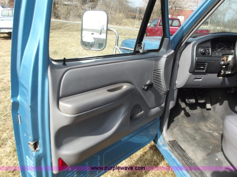 image for item B6258 1997 Ford F350 XL pickup truck