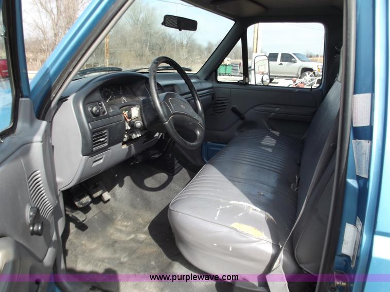 image for item B6258 1997 Ford F350 XL pickup truck