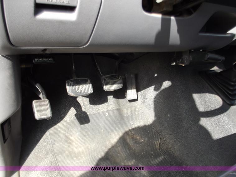 image for item B6258 1997 Ford F350 XL pickup truck