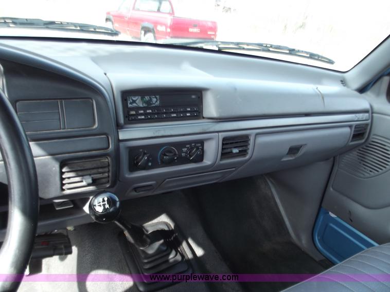 image for item B6258 1997 Ford F350 XL pickup truck