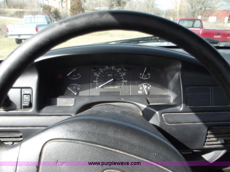 image for item B6258 1997 Ford F350 XL pickup truck