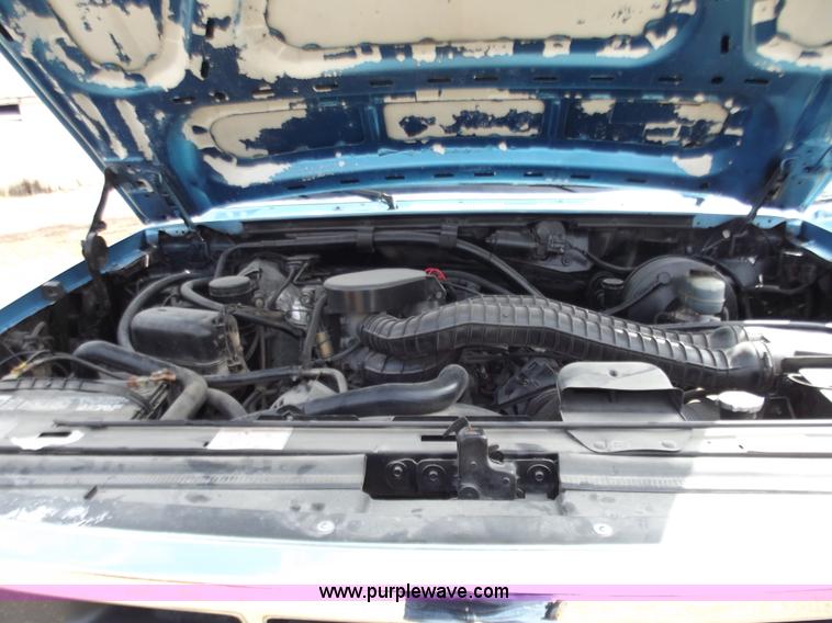 image for item B6258 1997 Ford F350 XL pickup truck