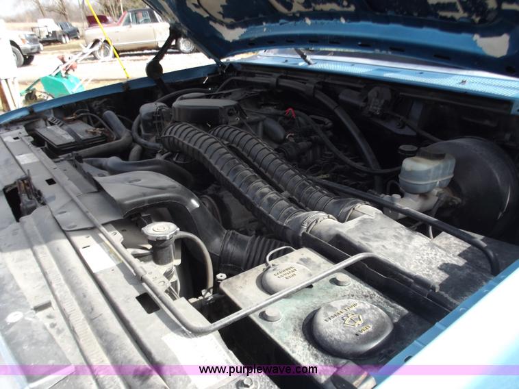 image for item B6258 1997 Ford F350 XL pickup truck