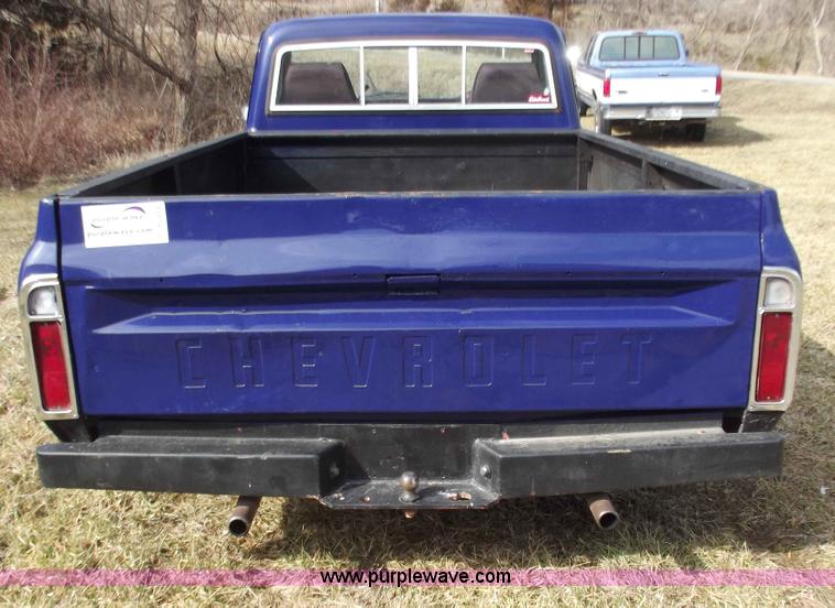 image for item B6259 1971 Chevrolet C10 Custom long bed pickup truck
