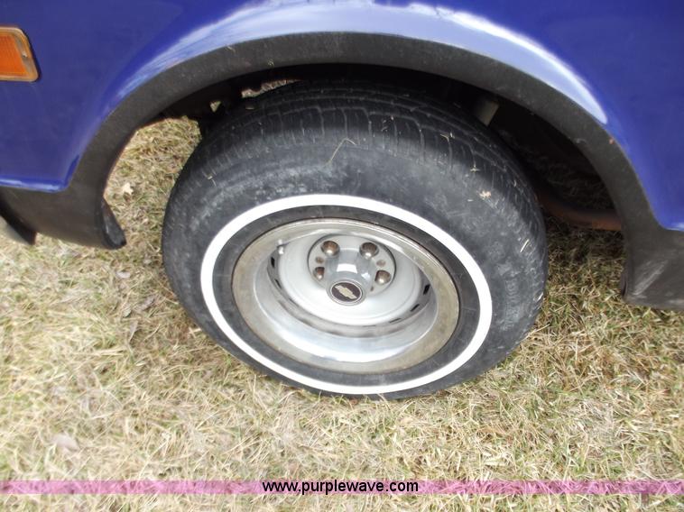 image for item B6259 1971 Chevrolet C10 Custom long bed pickup truck