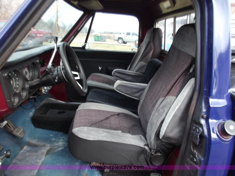 image for item B6259 1971 Chevrolet C10 Custom long bed pickup truck