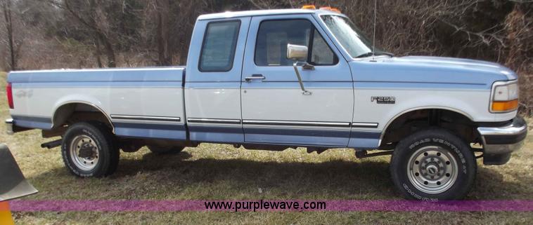 image for item B6260 1997 Ford F250 XLT SuperCab pickup truck