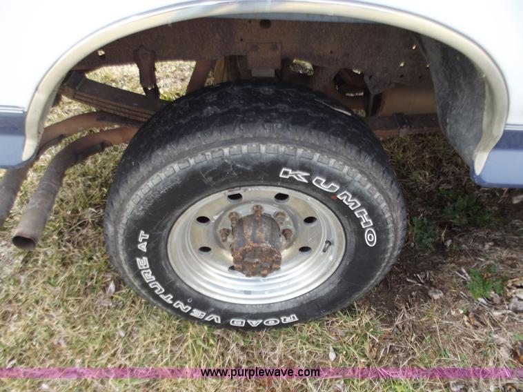 image for item B6260 1997 Ford F250 XLT SuperCab pickup truck