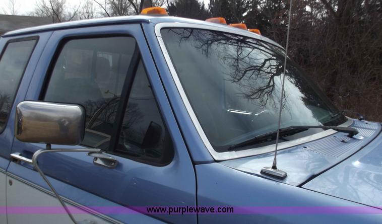 image for item B6260 1997 Ford F250 XLT SuperCab pickup truck