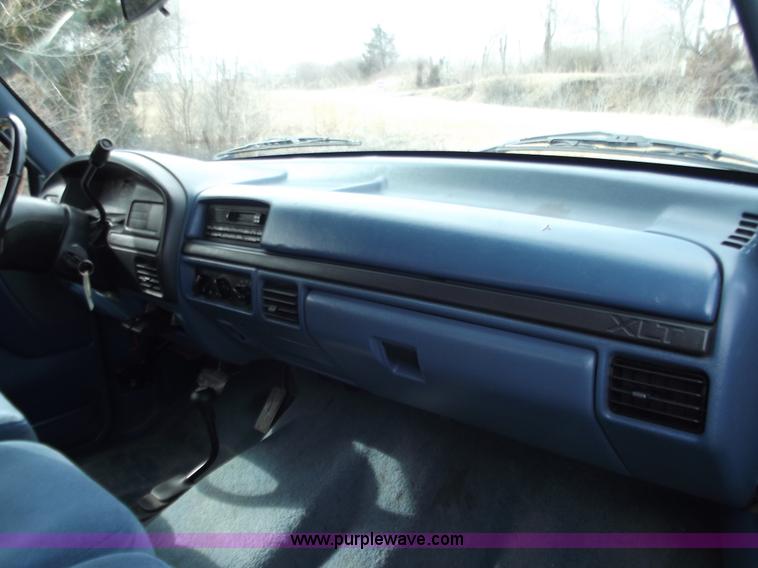 image for item B6260 1997 Ford F250 XLT SuperCab pickup truck