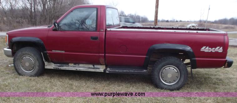 image for item B6261 1990 GMC Sierra 2500 pickup truck