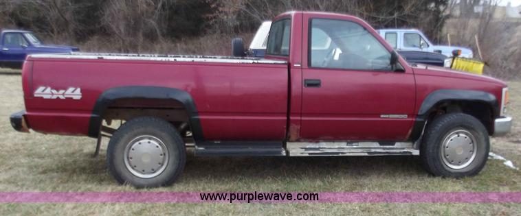 image for item B6261 1990 GMC Sierra 2500 pickup truck