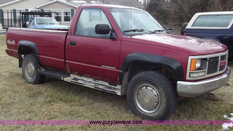 image for item B6261 1990 GMC Sierra 2500 pickup truck