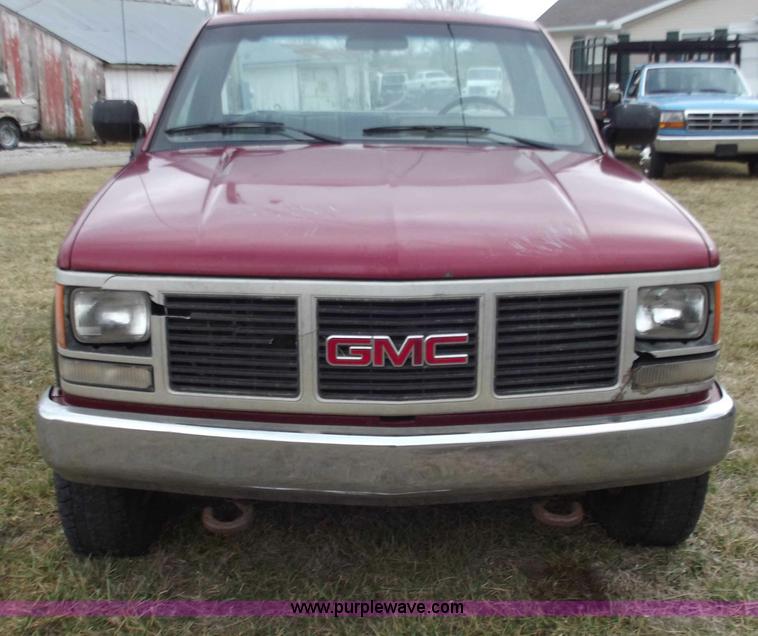 image for item B6261 1990 GMC Sierra 2500 pickup truck