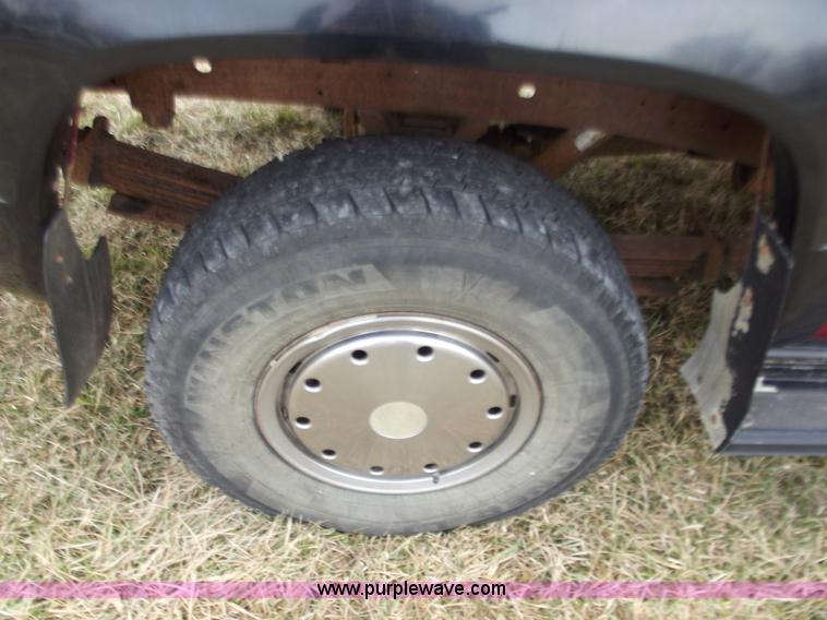 image for item B6261 1990 GMC Sierra 2500 pickup truck