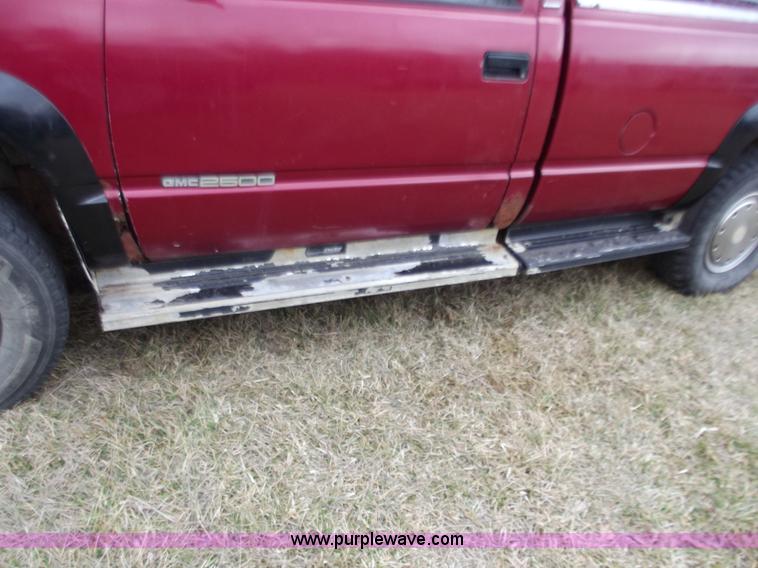 image for item B6261 1990 GMC Sierra 2500 pickup truck