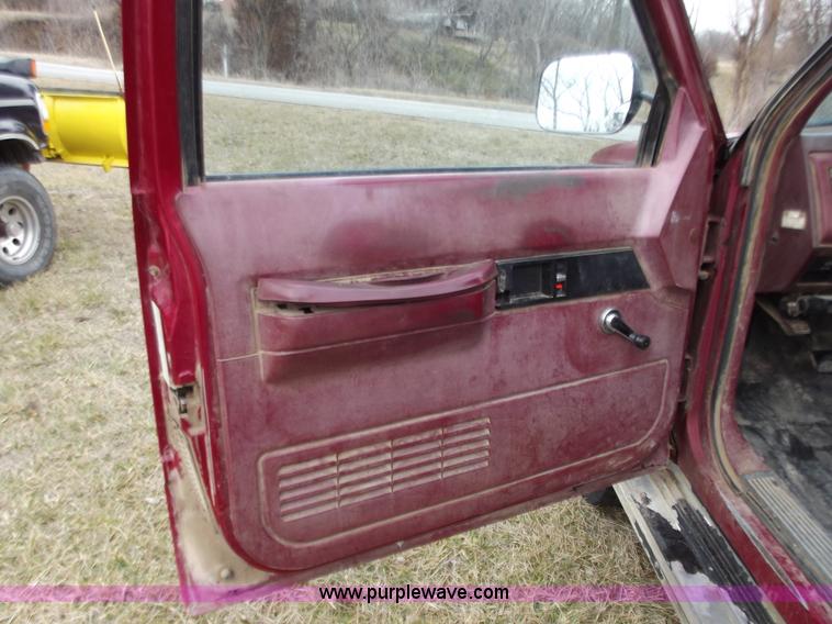 image for item B6261 1990 GMC Sierra 2500 pickup truck