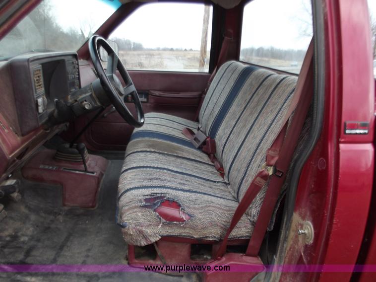 image for item B6261 1990 GMC Sierra 2500 pickup truck