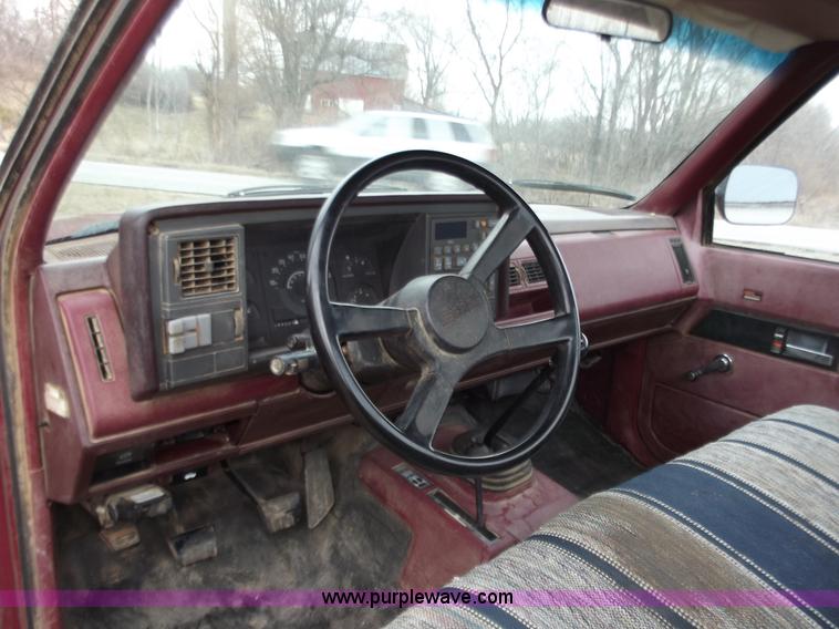 image for item B6261 1990 GMC Sierra 2500 pickup truck