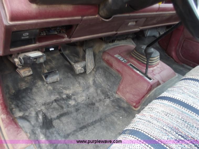 image for item B6261 1990 GMC Sierra 2500 pickup truck