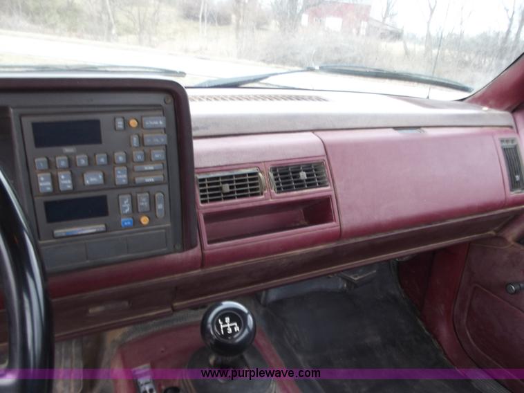 image for item B6261 1990 GMC Sierra 2500 pickup truck