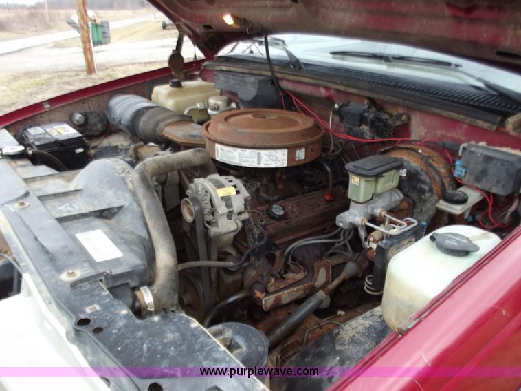 image for item B6261 1990 GMC Sierra 2500 pickup truck