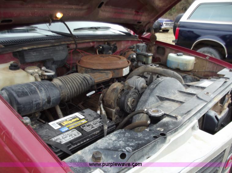 image for item B6261 1990 GMC Sierra 2500 pickup truck