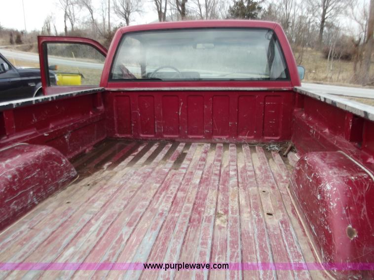 image for item B6261 1990 GMC Sierra 2500 pickup truck