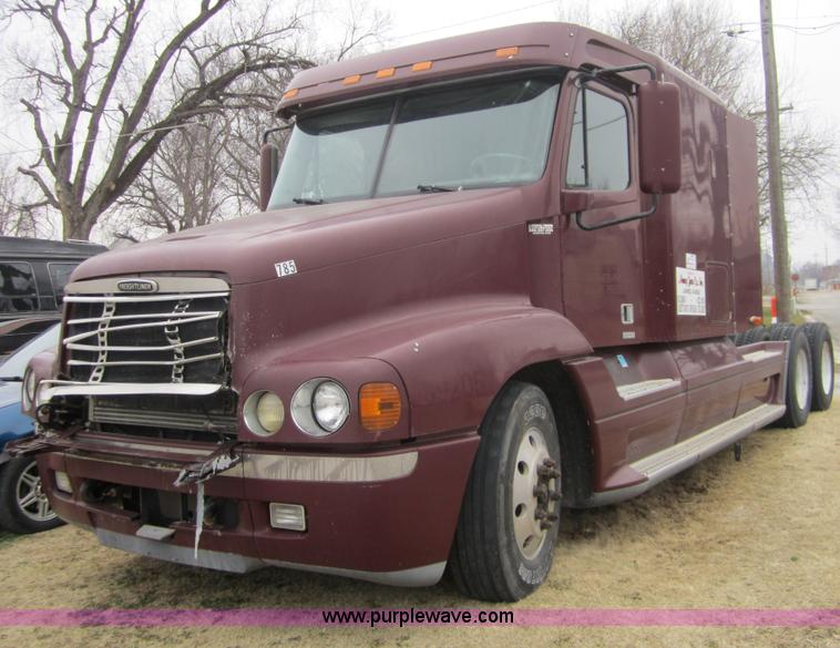 image for item C5252 2000 Freightliner Century Class FLC120 semi truck