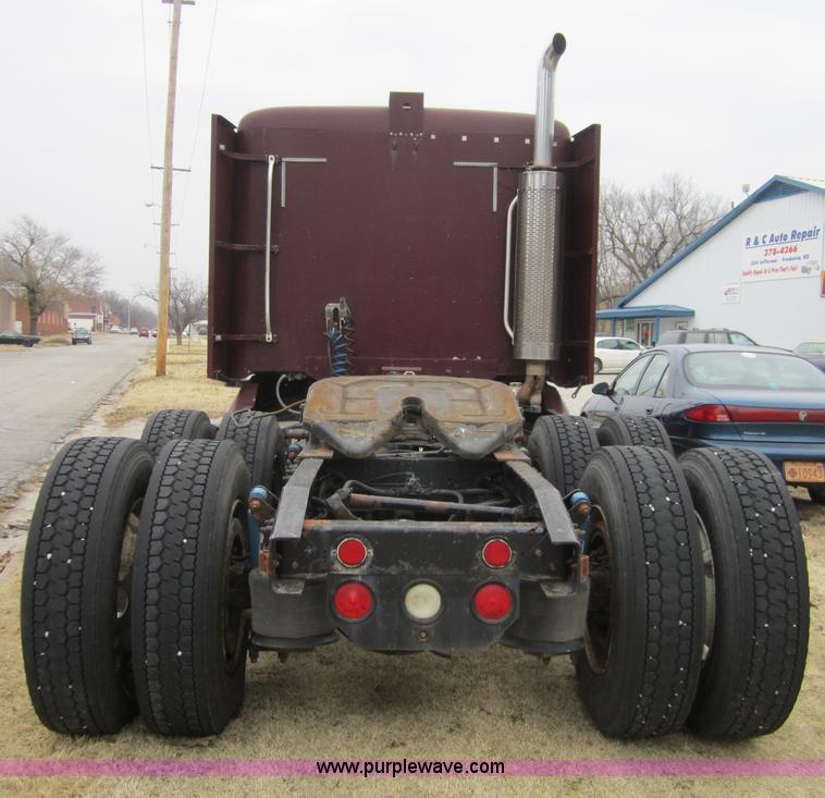 image for item C5252 2000 Freightliner Century Class FLC120 semi truck