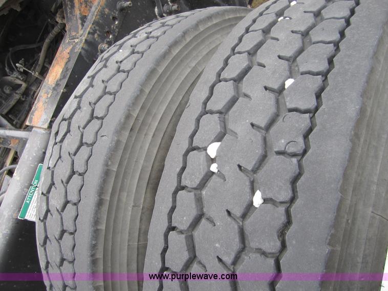 image for item C5252 2000 Freightliner Century Class FLC120 semi truck