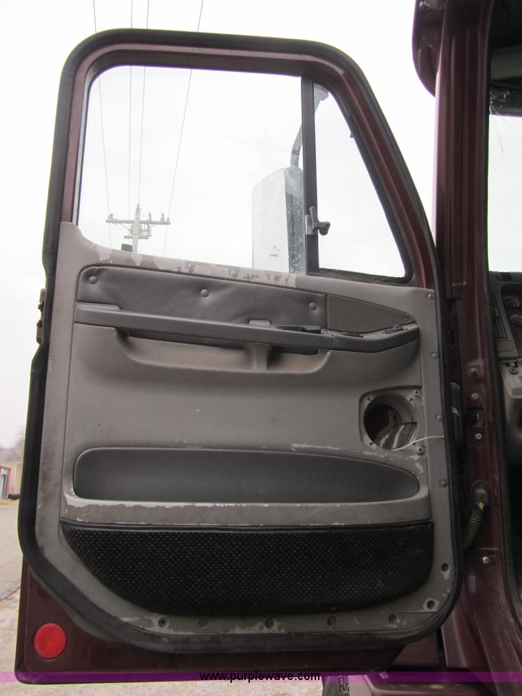 image for item C5252 2000 Freightliner Century Class FLC120 semi truck