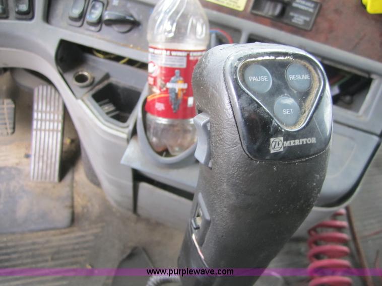 image for item C5252 2000 Freightliner Century Class FLC120 semi truck