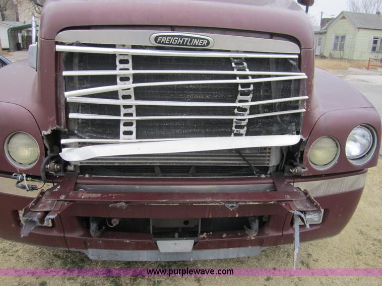 image for item C5252 2000 Freightliner Century Class FLC120 semi truck