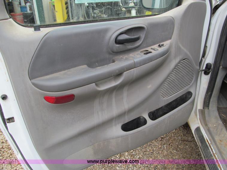 image for item D3050 2003 Ford F150 extended cab pickup