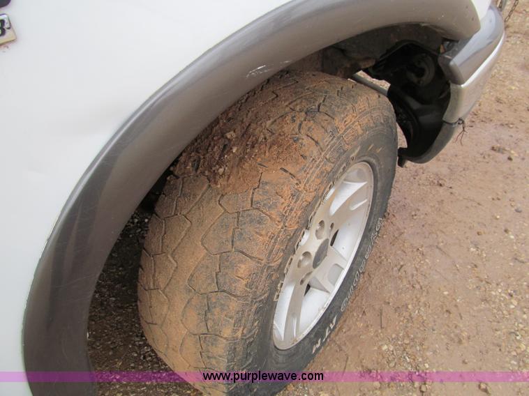 image for item D3050 2003 Ford F150 extended cab pickup